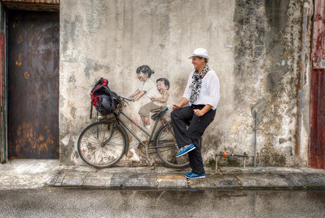 Für das Street Art Projekt “Mirrors George Town” im Rahmen des George Town Festival 2012 versah der junge Künstler Ernest Zacharevic die historische Altstadt mit mehreren Wandmalereien. Gearg Town liegt auf der Insel Penang in Malaysia.